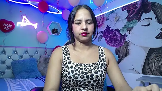 Snapshot of nicol_ross19 chatting on 02-16-26, 03:02 nicol ross19 online show from 02-16-26, 03:02