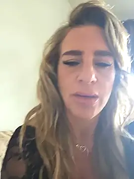 Snapshot of LaLynn chatting on 03-01-26, 01:13 LaLynn online show from 03-01-26, 01:13