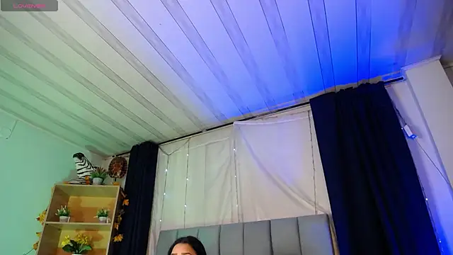 Emilyy05  online show from 12-23-25, 03:15