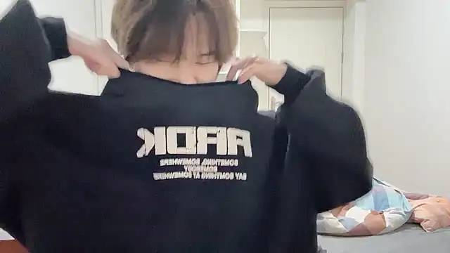 junnan001 online show from 12-21-25, 08:32