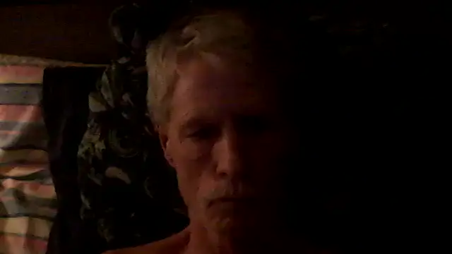 Snapshot of looking4u2 chatting on 12-20-25, 11:17 looking4u2 online show from 12-20-25, 11:17