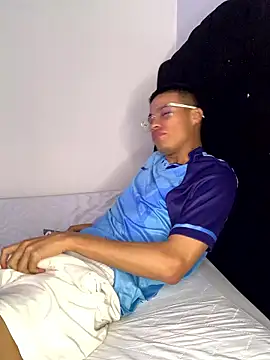 Snapshot of Latin_Paisa_Boy chatting on 01-15-26, 10:31 Latin Paisa Boy online show from 01-15-26, 10:31