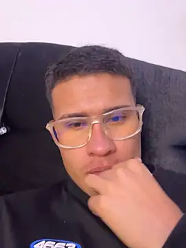 Snapshot of Latin_Paisa_Boy chatting on 02-08-26, 04:43 Latin Paisa Boy online show from 02-08-26, 04:43