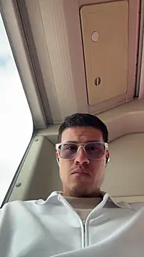 Snapshot of Latin_Paisa_Boy chatting on 02-21-26, 01:12 Latin Paisa Boy online show from 02-21-26, 01:12