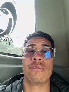 Latin Paisa Boy online show from 04-15-26, 08:42