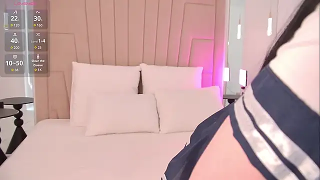 Snapshot of CindyMill chatting on 01-10-26, 06:15 CindyMill online show from 01-10-26, 06:15