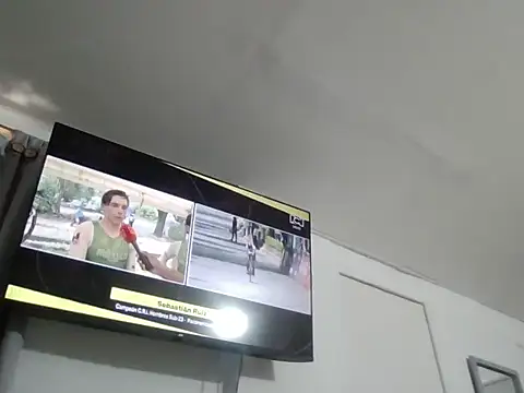 Snapshot of bigdick211292 chatting on 03-19-26, 04:33 bigdick211292 online show from 03-19-26, 04:33