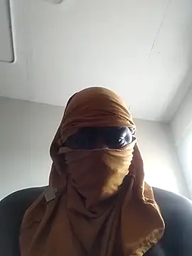 Snapshot of Bra-G chatting on 02-27-26, 06:57 Bra-G online show from 02-27-26, 06:57