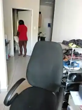 Snapshot of Bra-G chatting on 04-11-26, 08:18 Bra-G online show from 04-11-26, 08:18