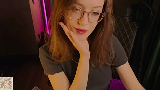 Snapshot of emmasday chatting on 02-06-26, 08:29 emmasday online show from 02-06-26, 08:29