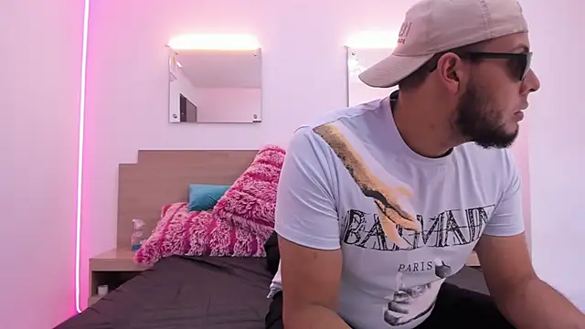 Snapshot of Mike_N_Gaby chatting on 01-10-26, 02:41 Mike N Gaby online show from 01-10-26, 02:41