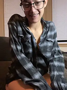 Snapshot of FaiiryArii chatting on 01-12-26, 04:29 FaiiryArii online show from 01-12-26, 04:29