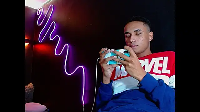 Snapshot of Sweet_David_ chatting on 01-15-26, 05:45 Sweet David online show from 01-15-26, 05:45