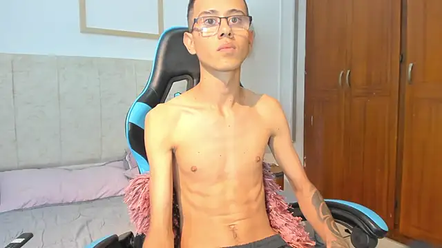 Snapshot of asher_lux chatting on 02-04-26, 06:58 asher lux online show from 02-04-26, 06:58