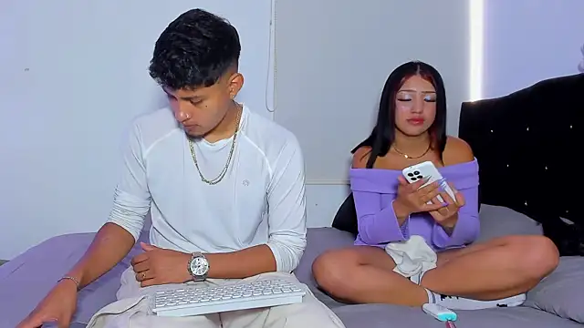 Snapshot of Bela_and_Dominicck chatting on 01-12-26, 09:09 Bela and Dominicck online show from 01-12-26, 09:09