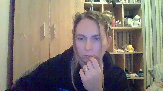 VikiLove765 online show from 02-12-26, 06:58