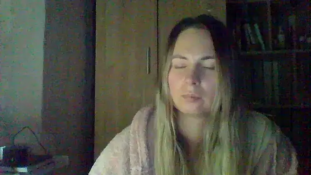 VikiLove765 online show from 02-26-26, 07:46