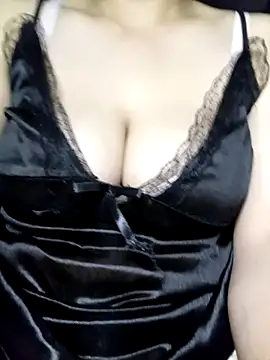 Merrylinh online show from 02-17-26, 09:06