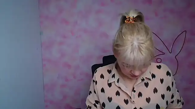 Snapshot of Madonna_Fire chatting on 02-27-26, 01:00 Madonna Fire online show from 02-27-26, 01:00