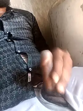 Snapshot of arsdeep1989 chatting on 03-08-26, 08:51 arsdeep1989 online show from 03-08-26, 08:51