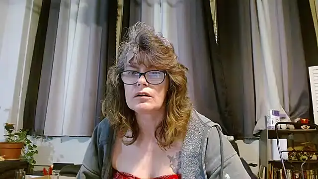 Snapshot of ladylavende3 chatting on 03-12-25, 06:18 ladylavende3 online show from 03-12-25, 06:18