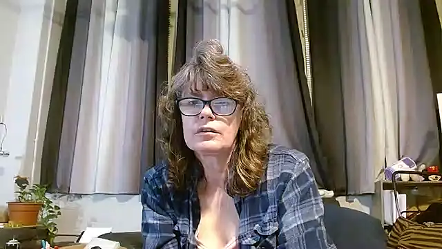 Snapshot of ladylavende3 chatting on 03-20-25, 04:29 ladylavende3 online show from 03-20-25, 04:29