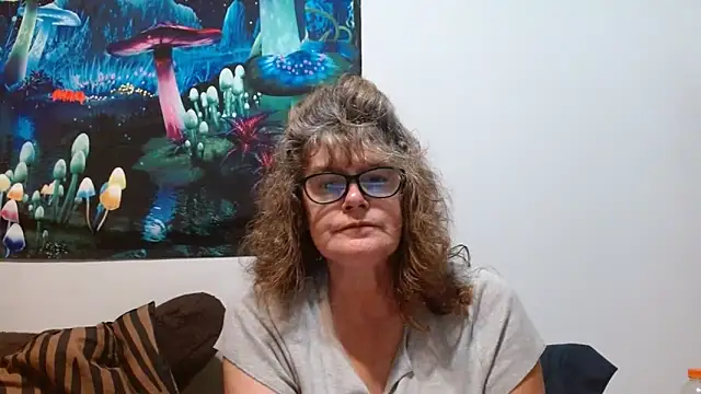 Snapshot of ladylavende3 chatting on 09-25-25, 05:44 ladylavende3 online show from 09-25-25, 05:44