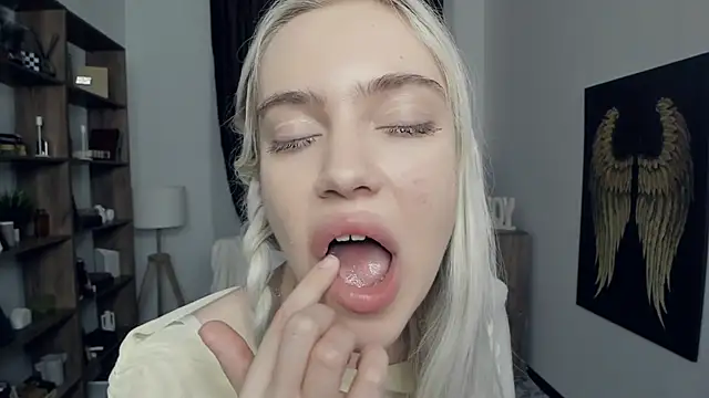 KristalCrowner online show from 02-09-26, 07:07