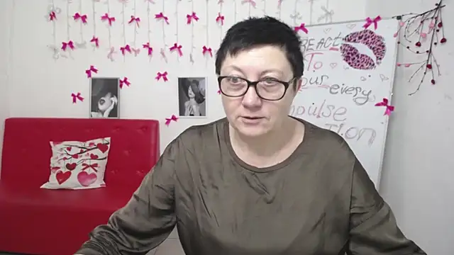 EmilyL0ve online show from 03-04-26, 06:14