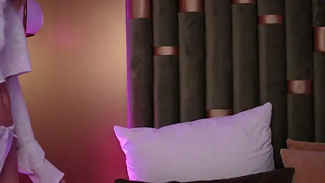 AmeliaAngel online show from 11-13-25, 08:46