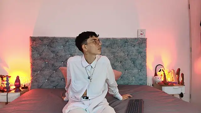 Snapshot of Hari_Andre_ chatting on 01-07-26, 01:13 Hari Andre online show from 01-07-26, 01:13