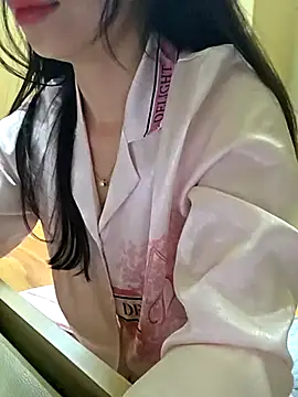 Snapshot of moon_baby99 chatting on 02-04-26, 07:36 moon baby99 online show from 02-04-26, 07:36