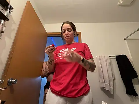 Snapshot of aria_lee1987 chatting on 02-22-26, 06:06 aria lee1987 online show from 02-22-26, 06:06