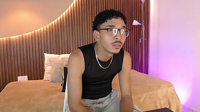 Snapshot of Julian_Dark_ chatting on 02-04-26, 03:56 Julian Dark online show from 02-04-26, 03:56