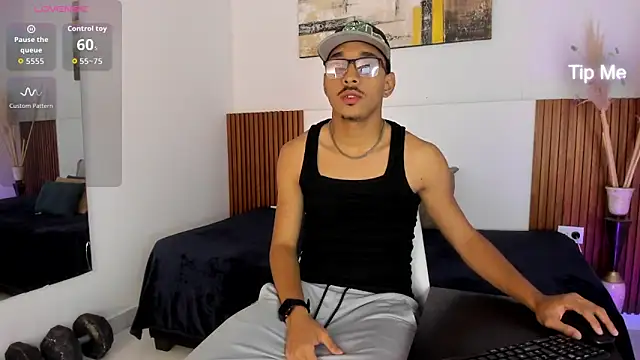 Snapshot of Julian_Dark_ chatting on 02-06-26, 04:28 Julian Dark online show from 02-06-26, 04:28