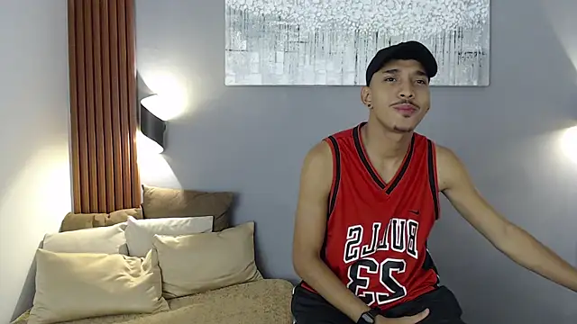 Snapshot of Julian_Dark_ chatting on 02-14-26, 05:15 Julian Dark online show from 02-14-26, 05:15