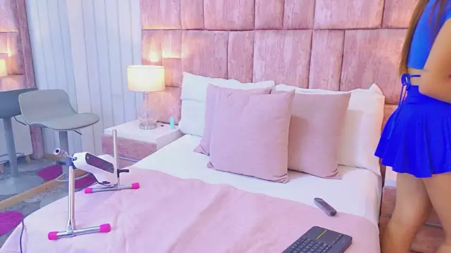 VioletFroost online show from 04-06-26, 07:37