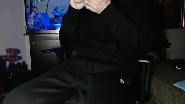 Snapshot of EspanolVato chatting on 01-14-26, 12:11 EspanolVato online show from 01-14-26, 12:11