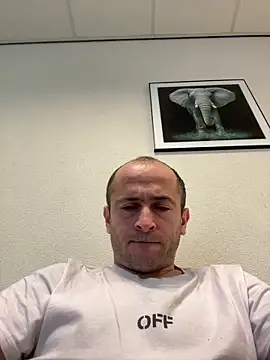 Snapshot of Majestik1 chatting on 02-02-26, 02:16 Majestik1 online show from 02-02-26, 02:16