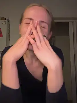 Snapshot of Sunny_Eve chatting on 04-04-26, 08:39 Sunny Eve online show from 04-04-26, 08:39