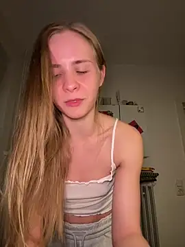 Snapshot of Sunny_Eve chatting on 04-08-26, 06:52 Sunny Eve online show from 04-08-26, 06:52