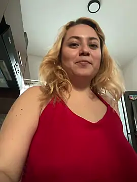 Snapshot of Lililuxx chatting on 02-22-26, 12:01 Lililuxx online show from 02-22-26, 12:01