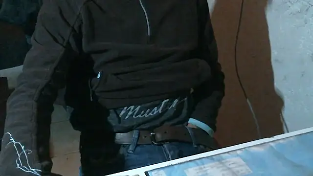 Snapshot of Renard0909 chatting on 01-12-26, 04:45 Renard0909 online show from 01-12-26, 04:45