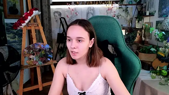 Snapshot of MelissaTravel chatting on 02-13-26, 04:25 MelissaTravel online show from 02-13-26, 04:25