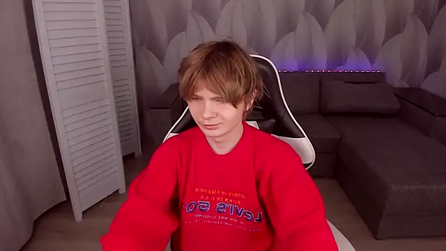 RowanScarlett online show from 01-10-26, 07:48