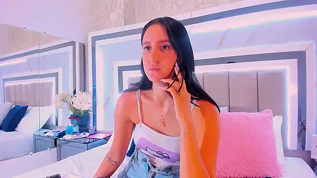 IsaBlue online show from 02-14-26, 01:52