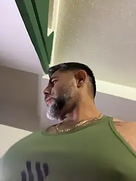 Snapshot of wolfbucker chatting on 01-10-26, 05:20 wolfbucker online show from 01-10-26, 05:20