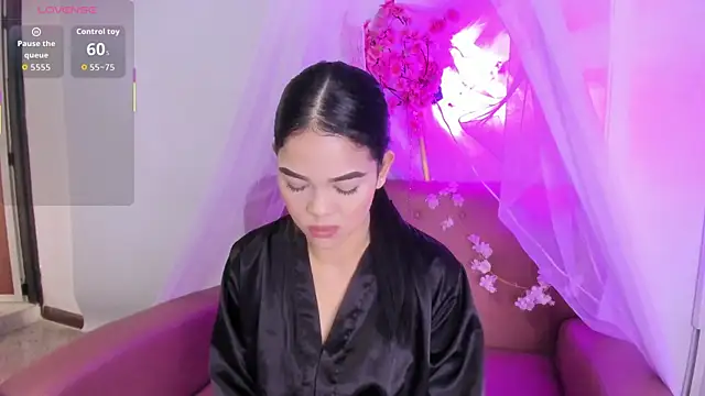 Snapshot of Luna__02 chatting on 04-01-26, 01:41 Luna 02 online show from 04-01-26, 01:41