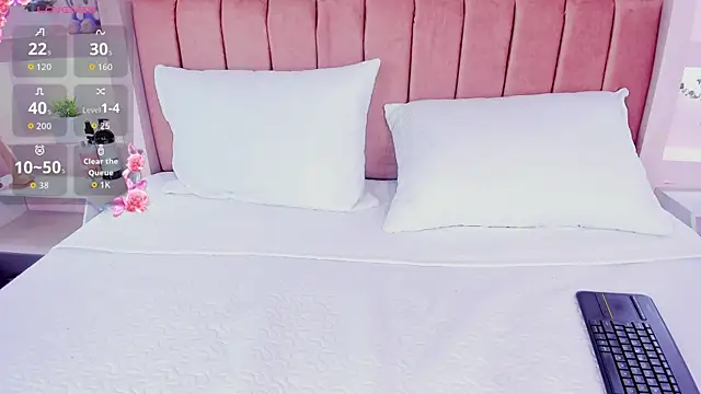 Snapshot of Katteyes__ chatting on 04-13-26, 12:54 Katteyes online show from 04-13-26, 12:54