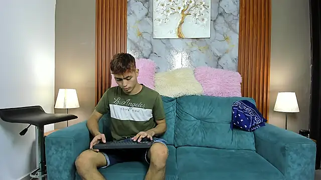 Snapshot of AVENGER_BOYS2026 chatting on 02-18-26, 07:32 AVENGER BOYS2026 online show from 02-18-26, 07:32